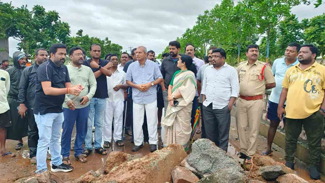ప్రజలు అప్రమత్తంగా ఉండాలి