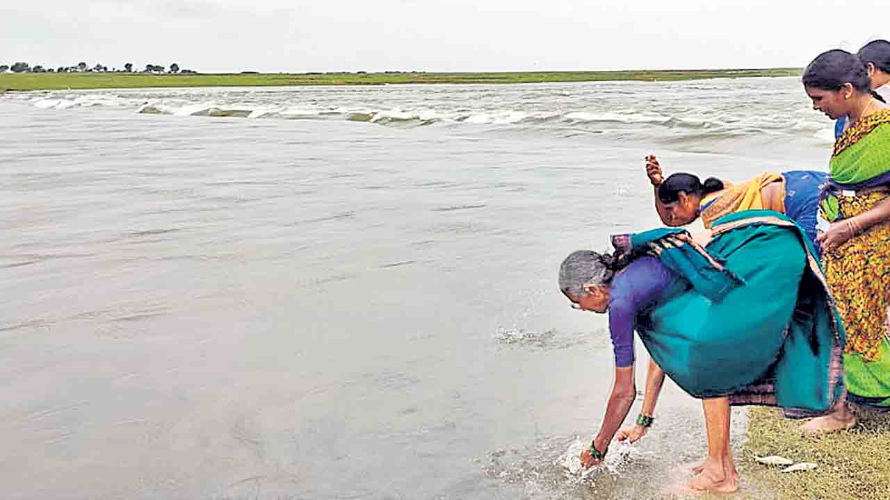 శ్రీరామసాగర ‘తీర్థ’యాత్ర!.. తరలుతున్న కాళేశ్వర గంగ