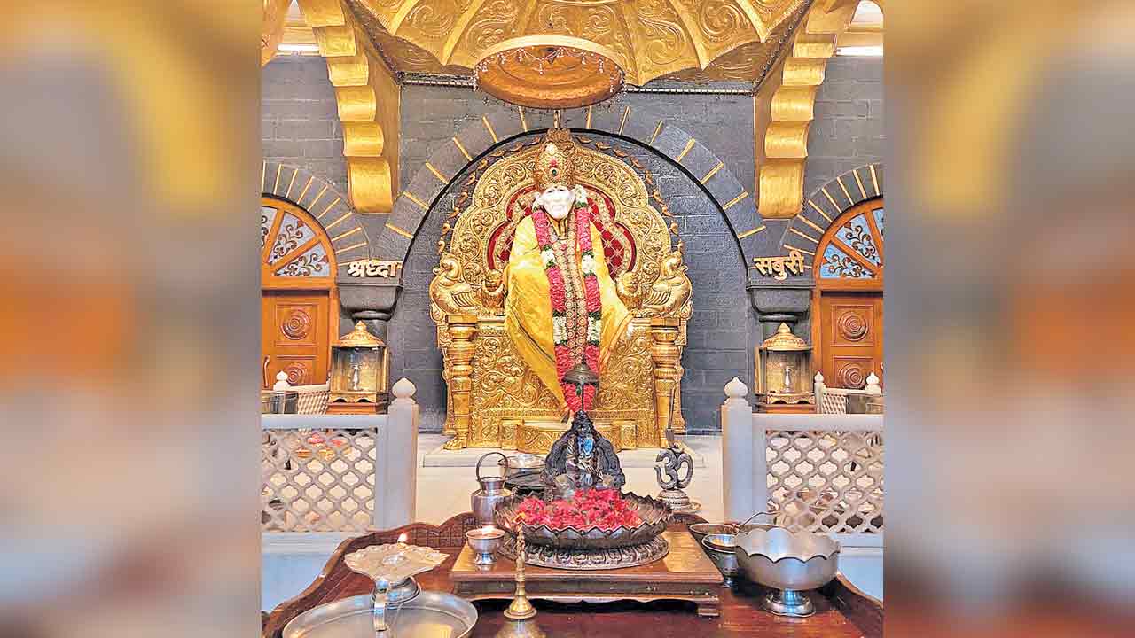 గురుపౌర్ణమికి ప్రత్యేక పూజలు