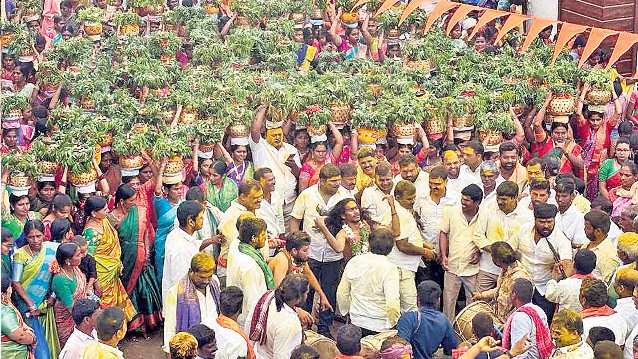 చల్లంగా చూడు అమ్మోరు తల్లీ..