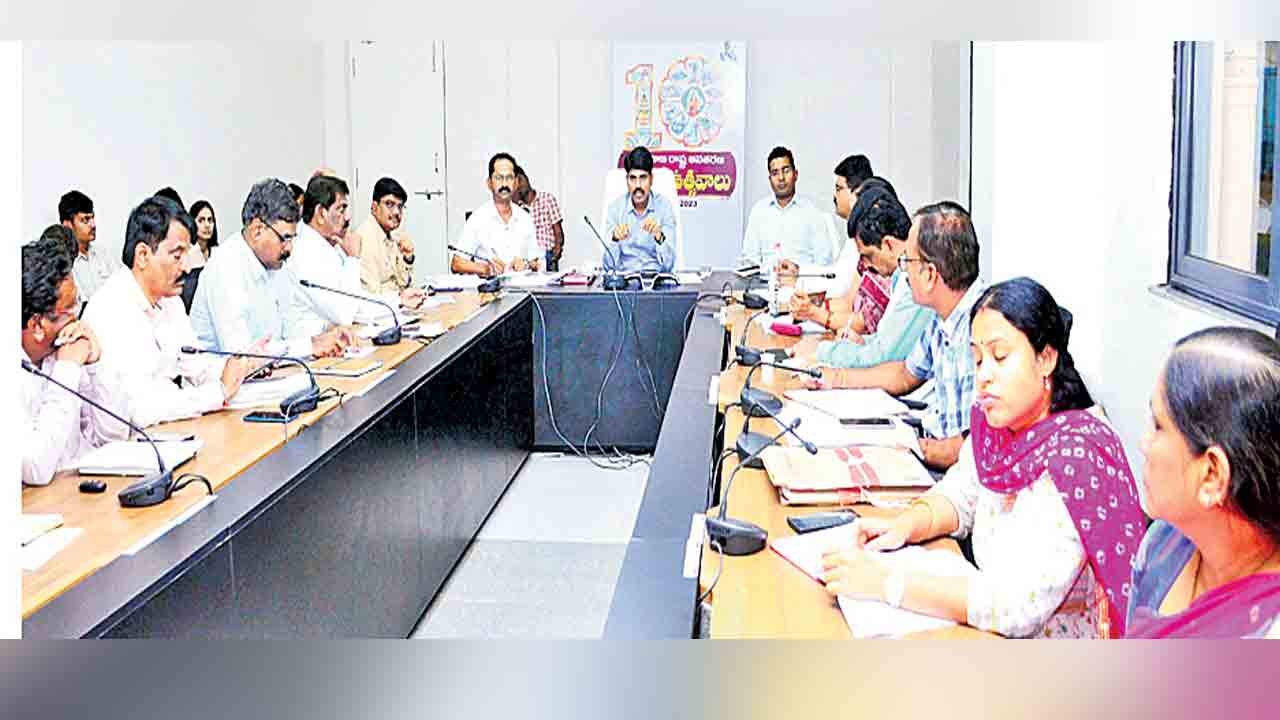 పంచాయతీ భవన నిర్మాణాలకు స్థలాన్ని గుర్తించాలి