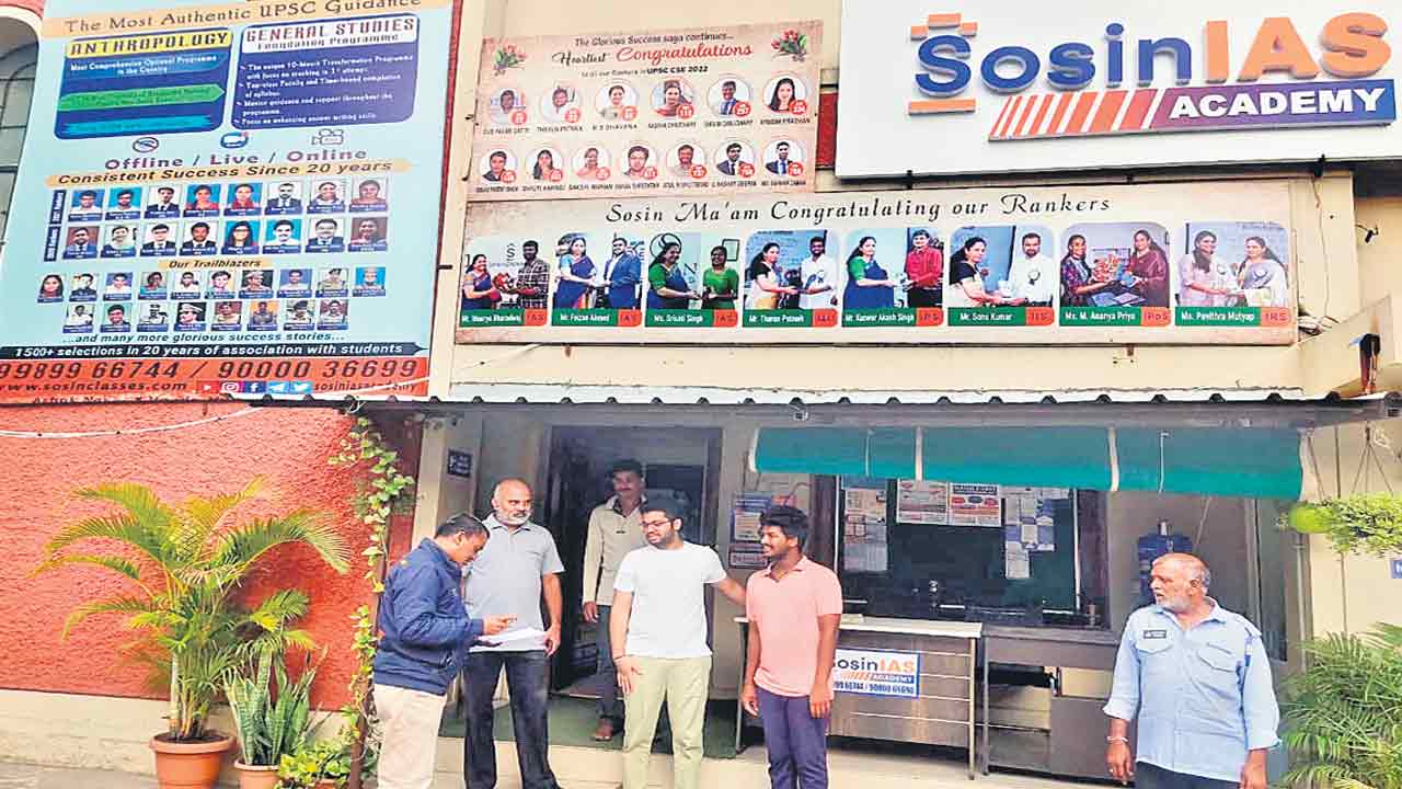 80 కోచింగ్‌ సెంటర్లకు ఫైర్‌ నోటీసులు