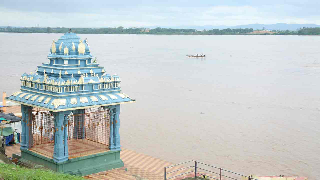 తగ్గుతూ.. పెరుగుతూ..