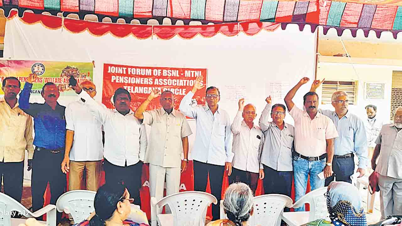 పెన్షన్‌ సవరణలో కేంద్రం తీవ్ర జాప్యం