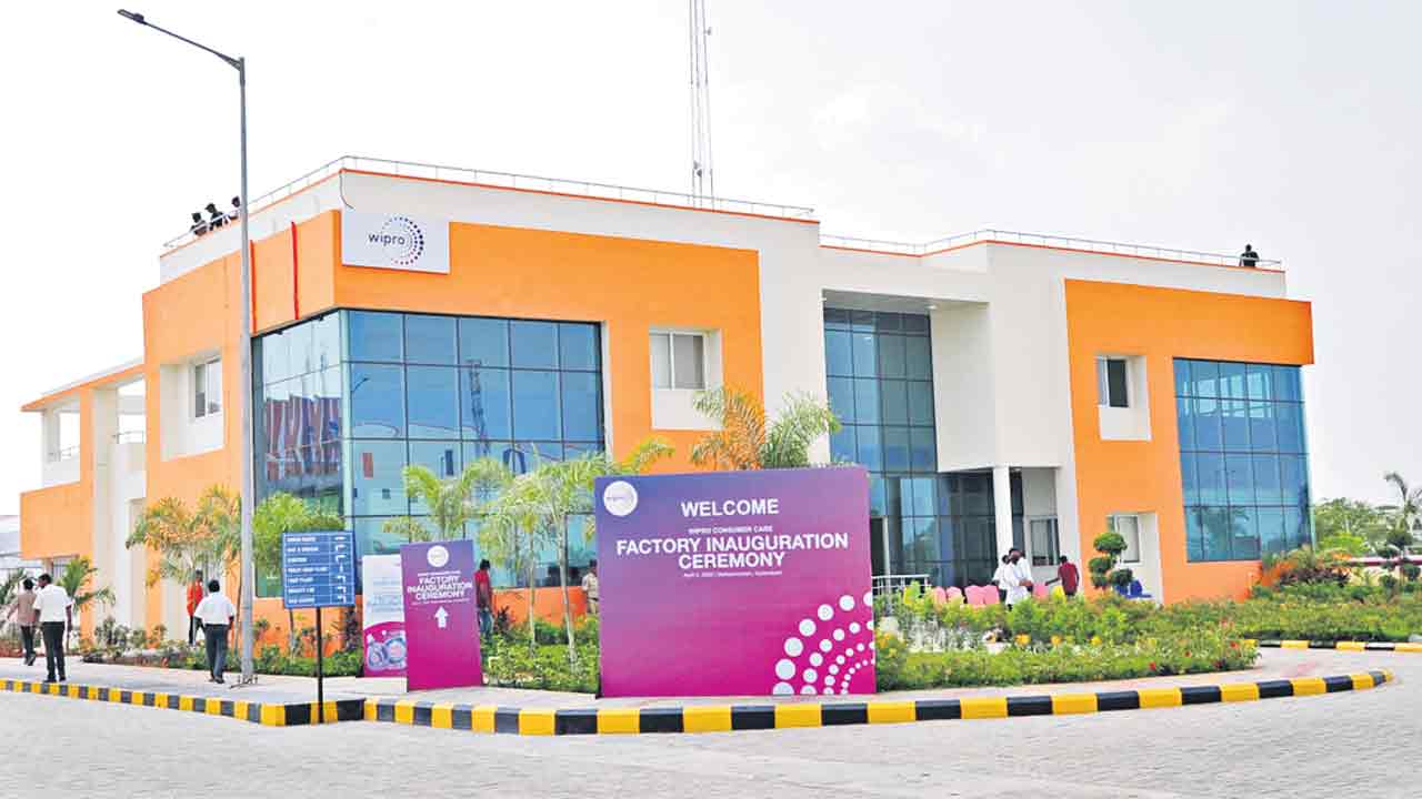 ఉపాధిలో మనమే నెం 1