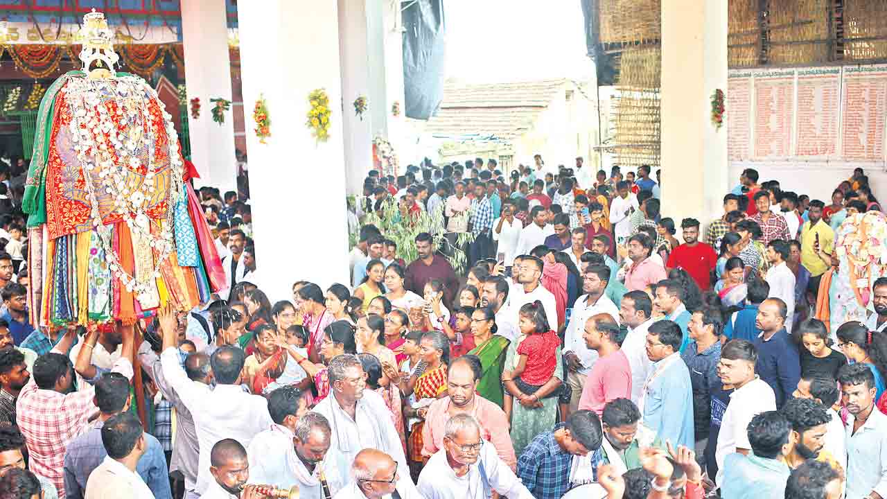 జనసంద్రమైన రుయ్యాడి