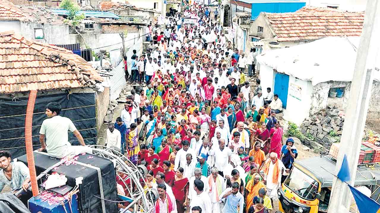 అందరి సహకారంతో అభివృద్ధి