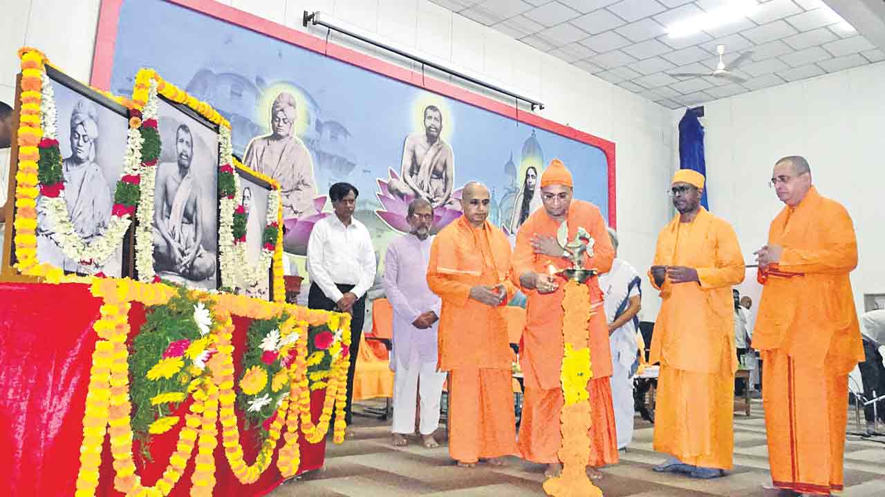 ఆచరణే వేదాంత పరమ లక్ష్యం