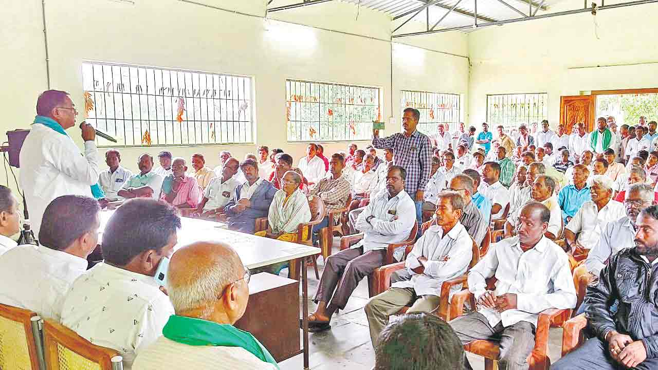 Farmers | కాంగ్రెస్‌ పార్టీనే అంధకారంలోకి నెట్టేస్తాం.. రైతు సభల్లో నినదించిన అన్నదాతలు