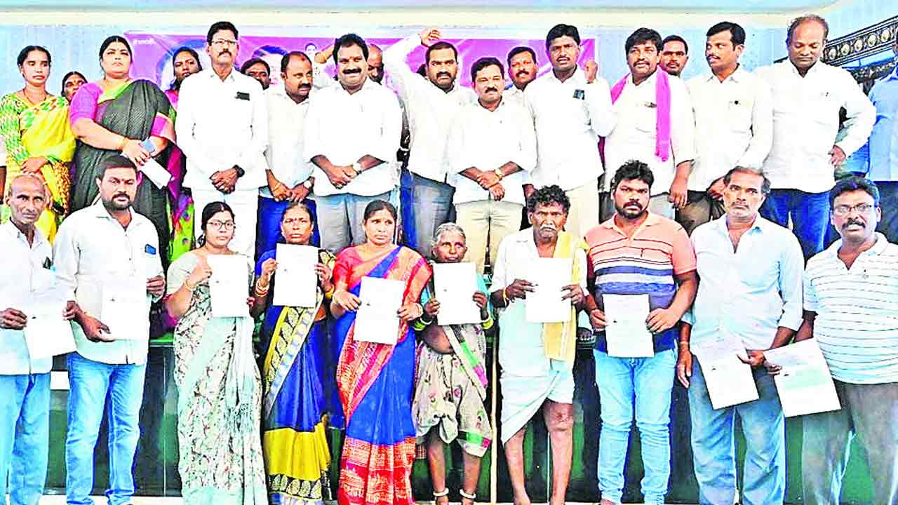 అభివృద్ధిని ప్రజల్లోకి తీసుకెళ్లాలి