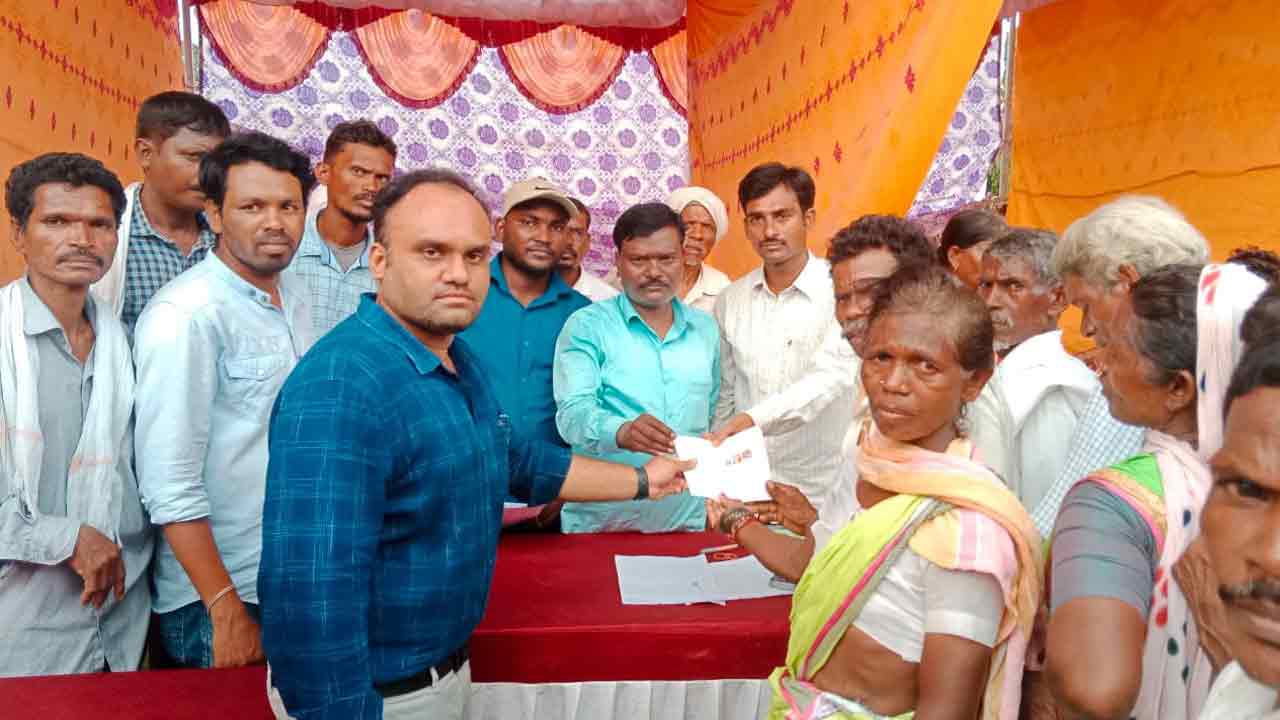 పోడు రైతులకు పట్టాభిషేకం