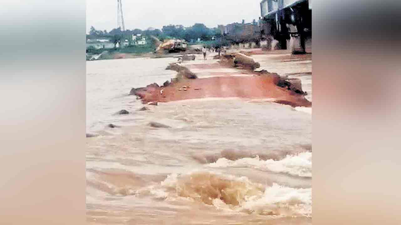 Heavy Rains | రాష్ట్రంలో మరో ఐదు రోజులు భారీ వర్షాలు.. ఉత్తర తెలంగాణకు రెడ్‌ అలర్ట్‌