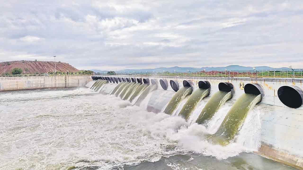 కాళేశ్వర జలాల పరవళ్లు