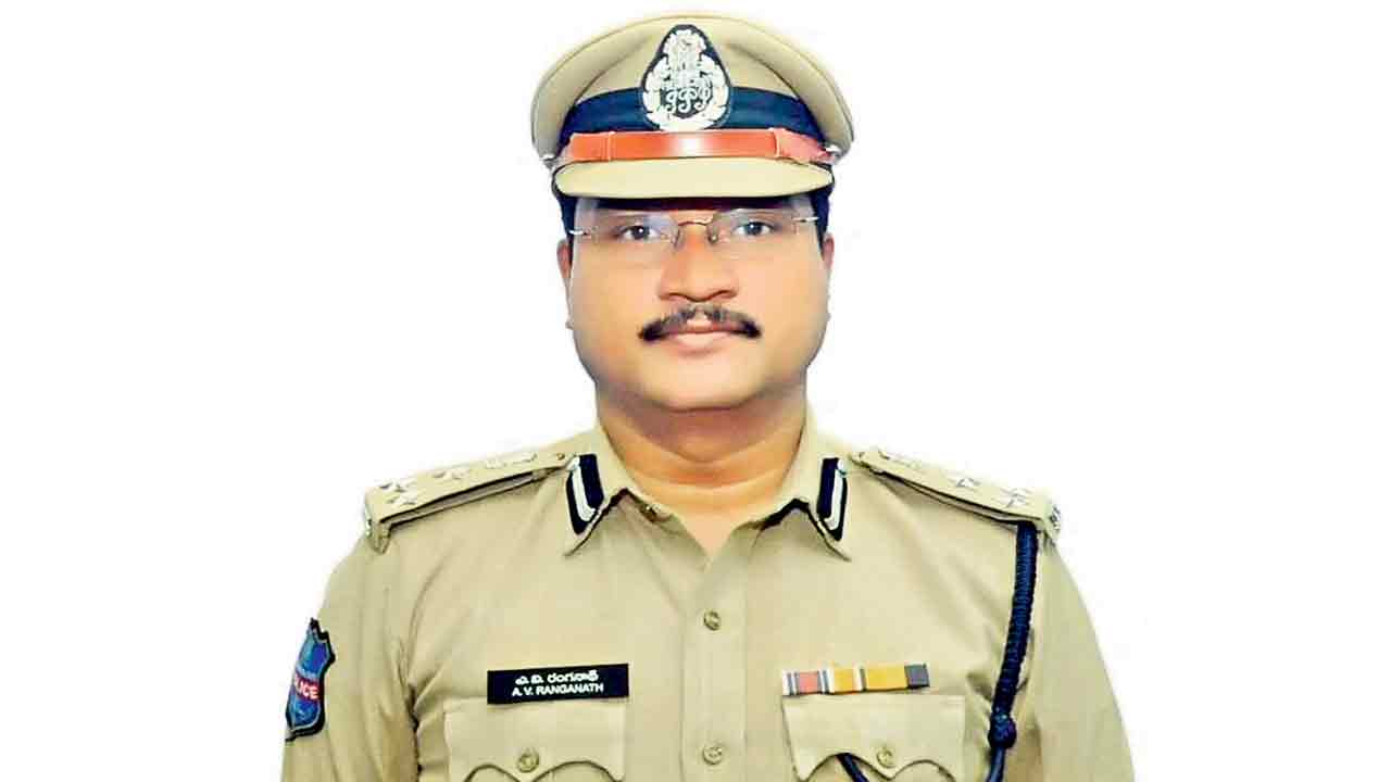 కమిషనరేట్‌లో భారీగా బదిలీలు