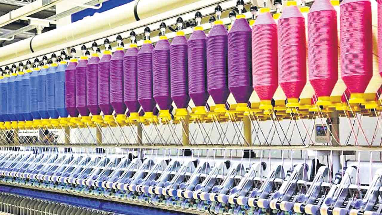 GST Council | కేంద్రం దొంగ‌దెబ్బ‌.. చేనేత‌ను కాద‌ని జ‌రీ ప‌రిశ్ర‌మ‌పై జీఎస్టీ 7 శాతానికి త‌గ్గింపు