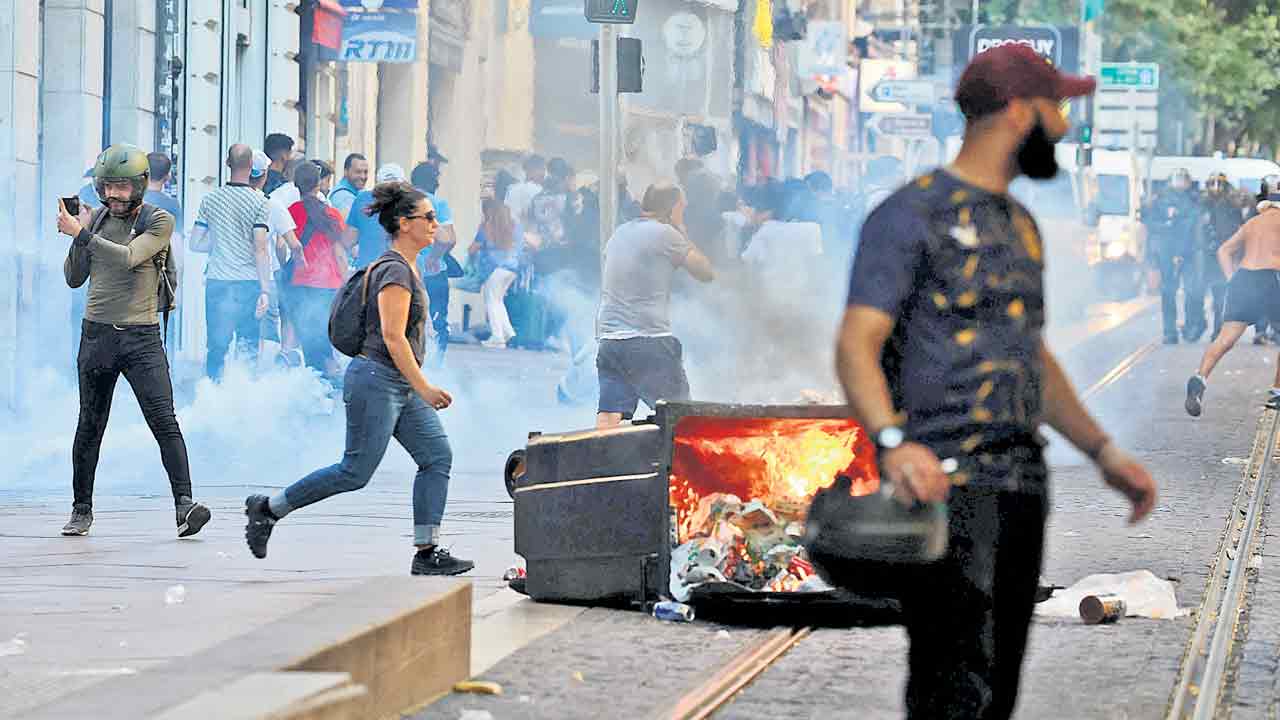 పారిస్‌ మేయర్‌ ఇంటిపై దాడి