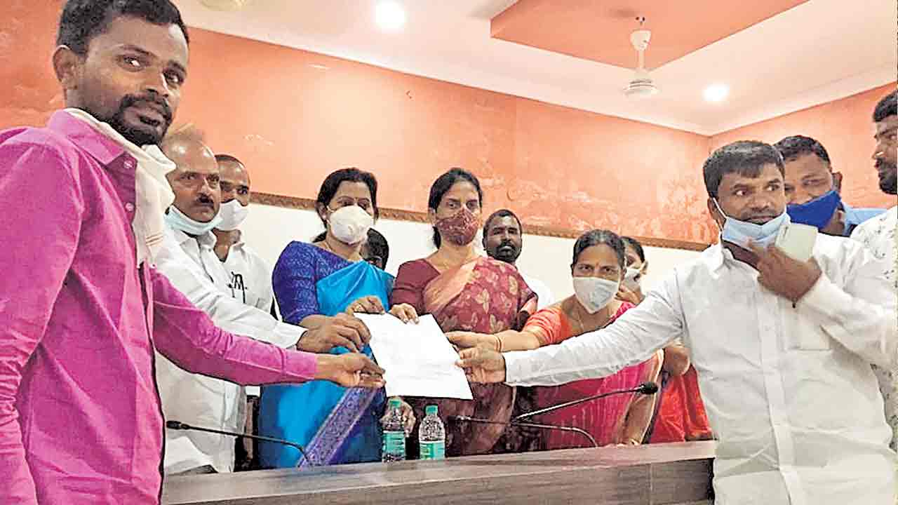 పరిహారం..కుటుంబానికి అభయం