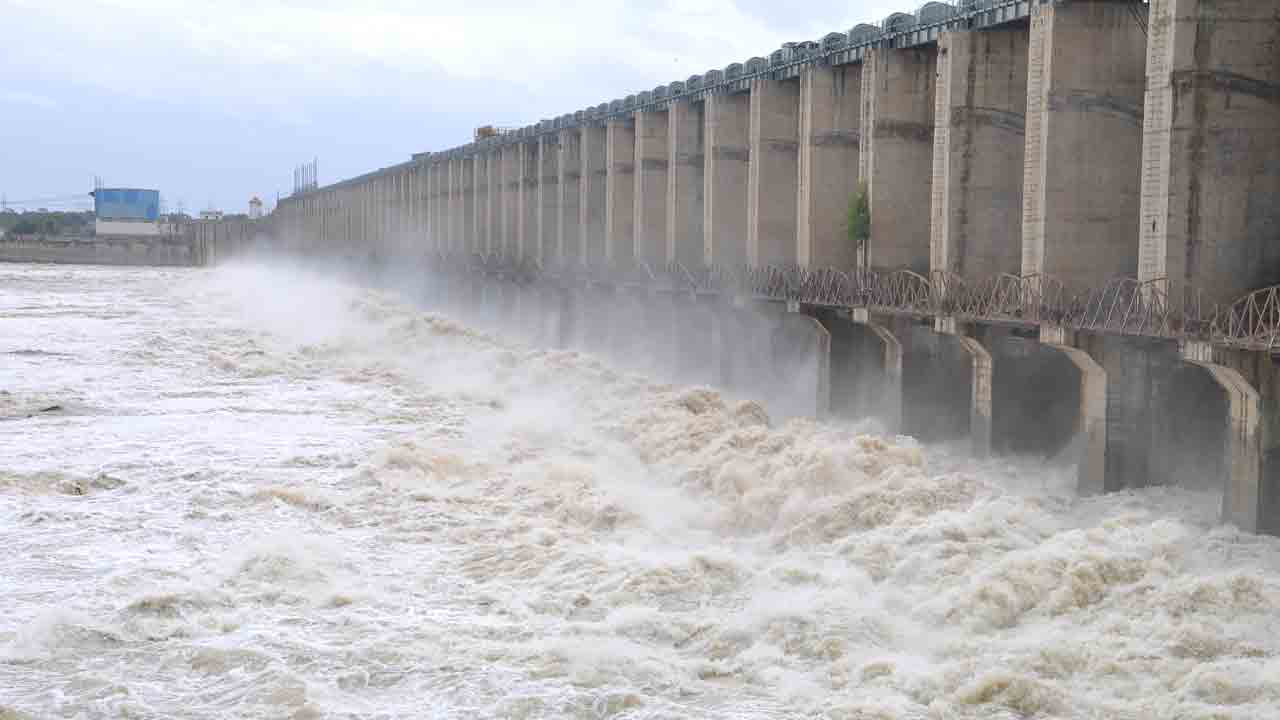 వర్షం కురిసె రైతు మురిసె