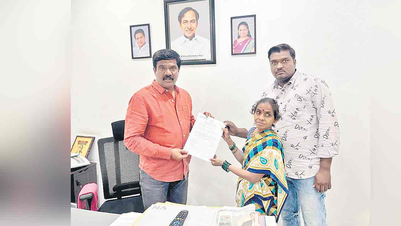 ఆపద్బాంధవుడు..