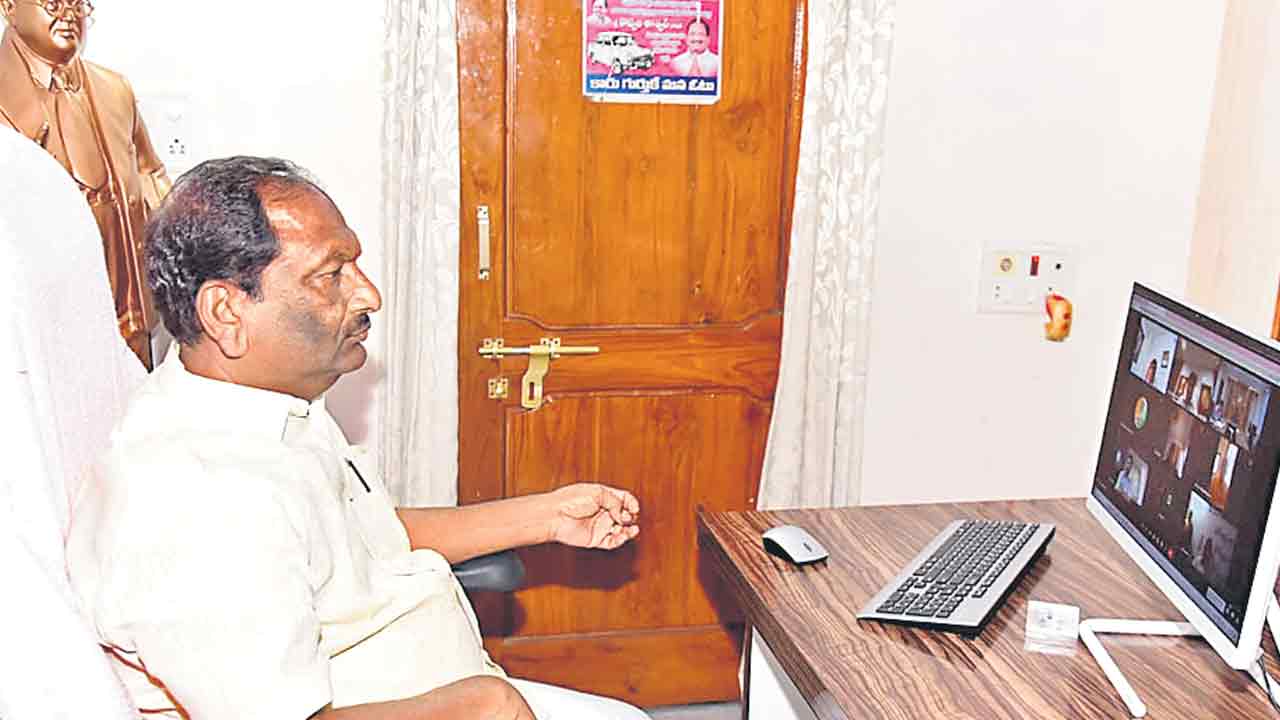 కలెక్టర్లకే ’దళితబంధు’ ఎంపిక బాధ్యత