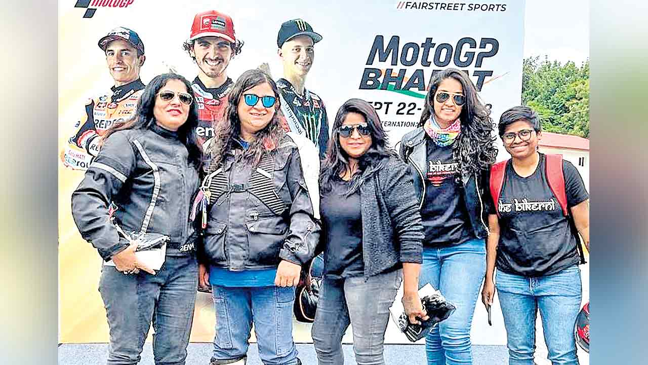 ఉత్సాహంగా మోటో రేసు