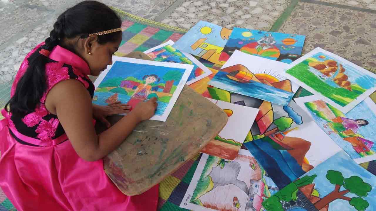 చిత్రలేఖనంలో రాణిస్తున్న కవలలు