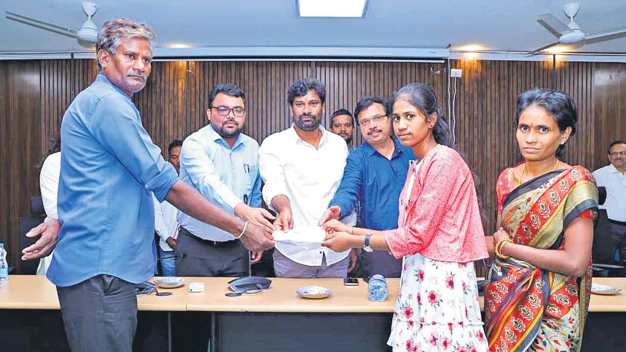 మాట నిలబెట్టుకున్న సీఎం కేసీఆర్‌