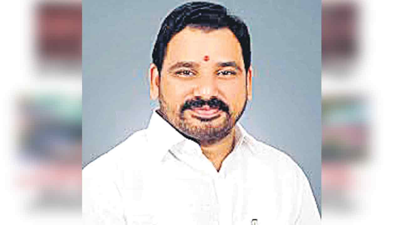 మోకాళ్ల యాత్ర చేసినా ప్రజలు నమ్మరు