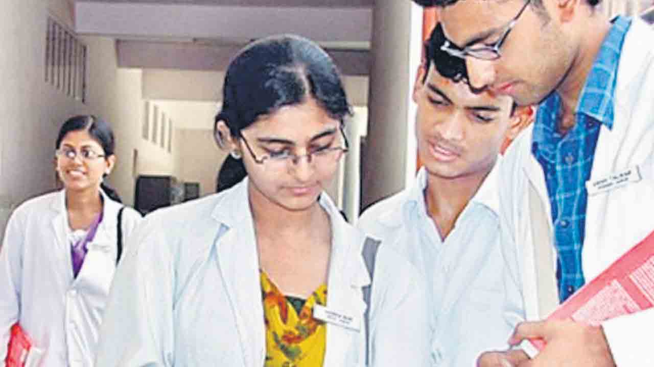 MBBS | ఎంబీబీఎస్‌, బీడీఎస్‌ కోర్సులకు పాత ఫీజులే.. ప్రభుత్వానికి టీఏఎఫ్‌ఆర్‌సీ నివేదిక