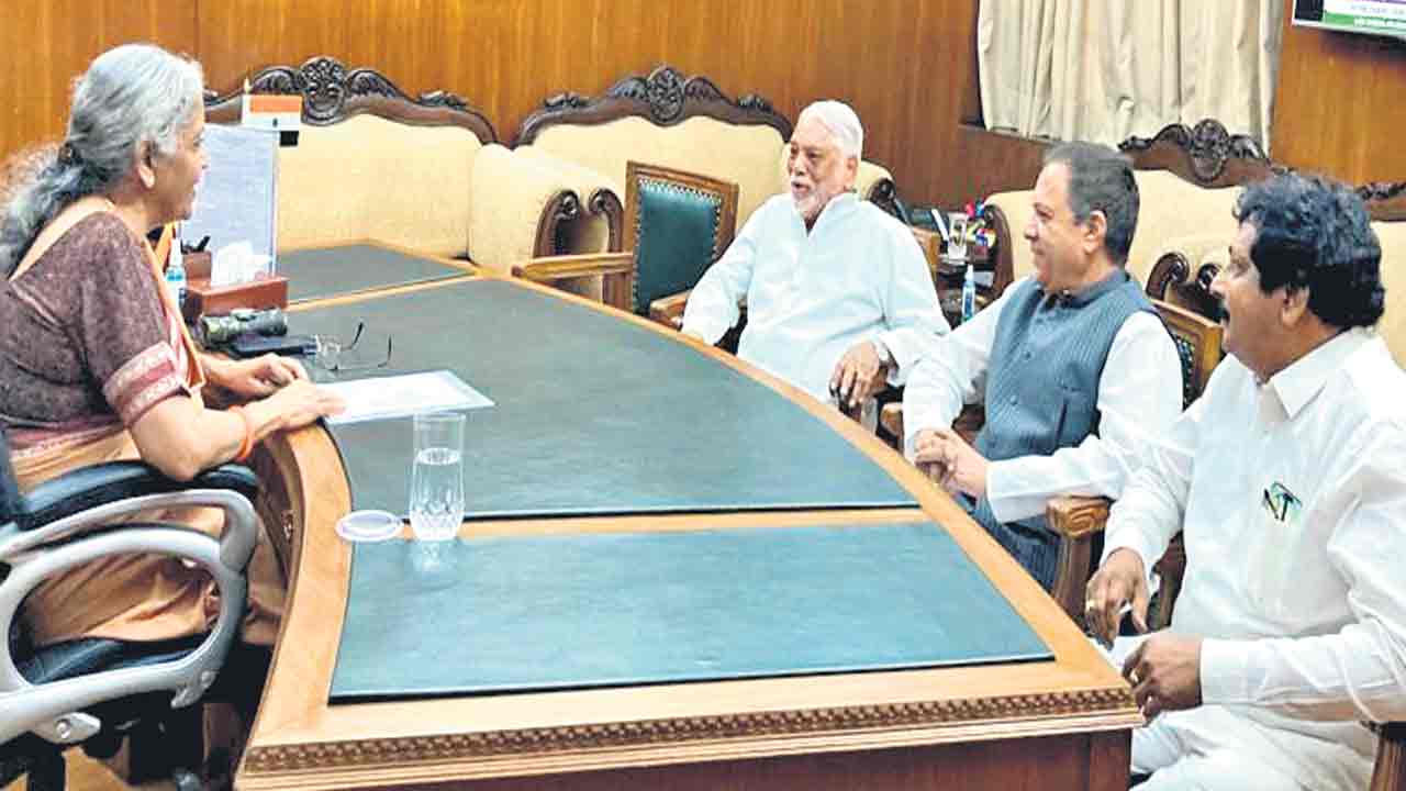 ఐటీ రిటర్న్స్‌ గడువు పొడిగించాలి