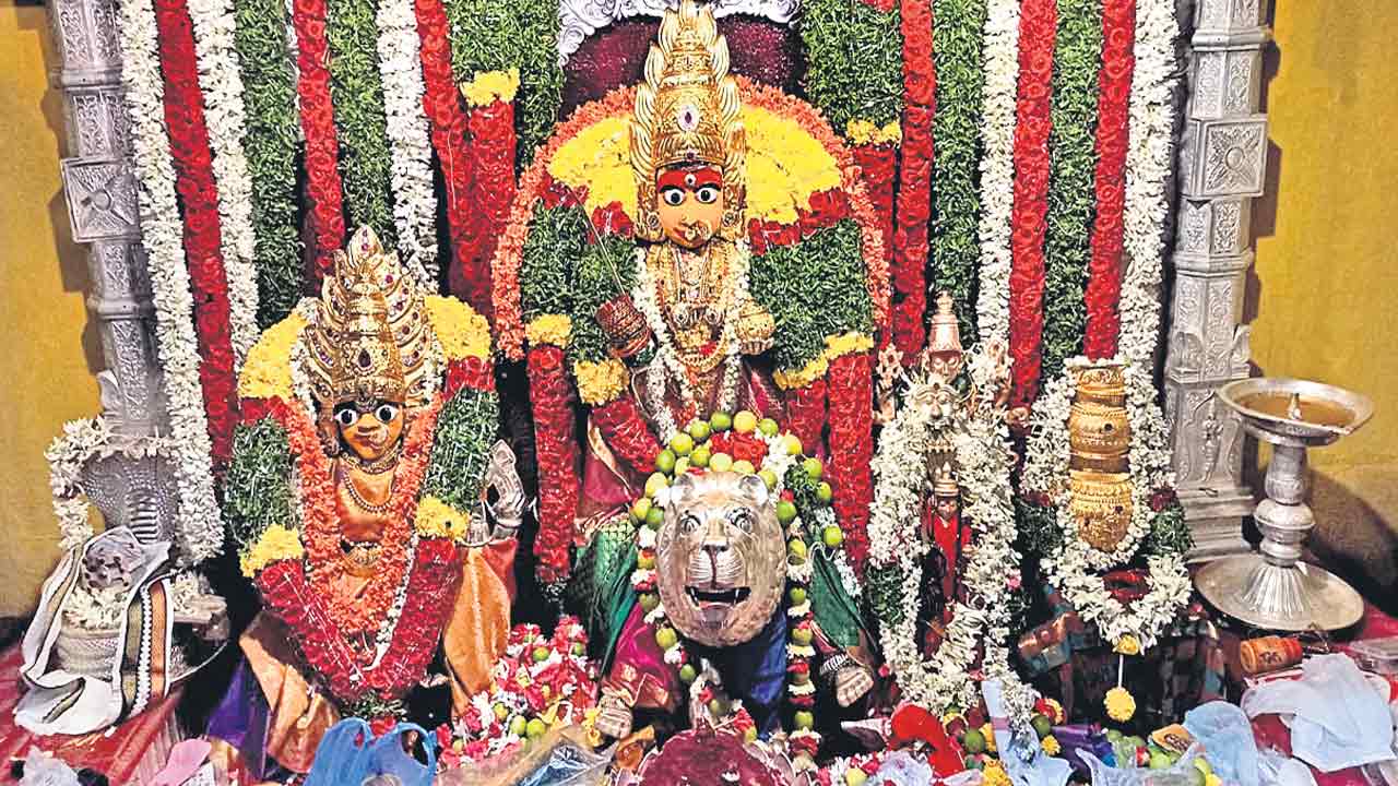 మహంకాళి అమ్మవారికి నేడు బోనాలు