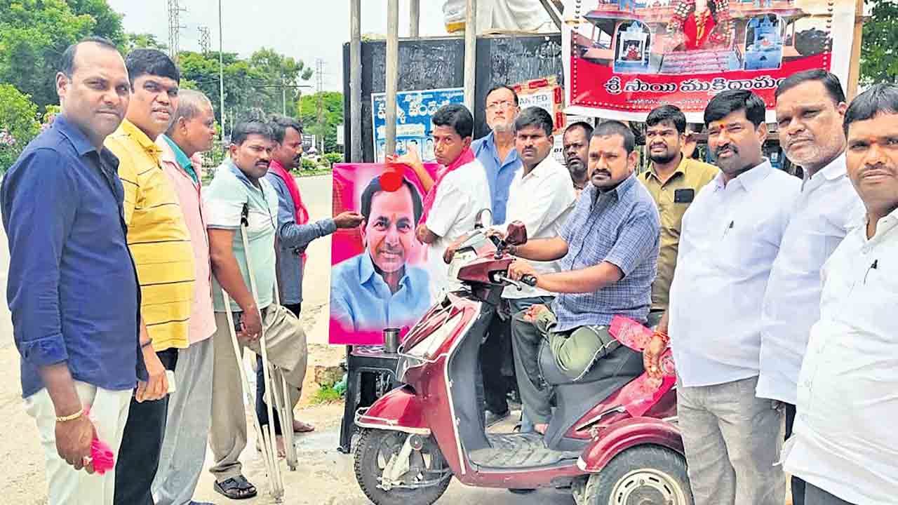 సంక్షేమ సారథికిక్షీరాభిషేకం