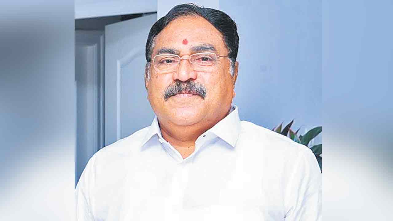 పంచాయతీ భవనాలు పూర్తవ్వాలి