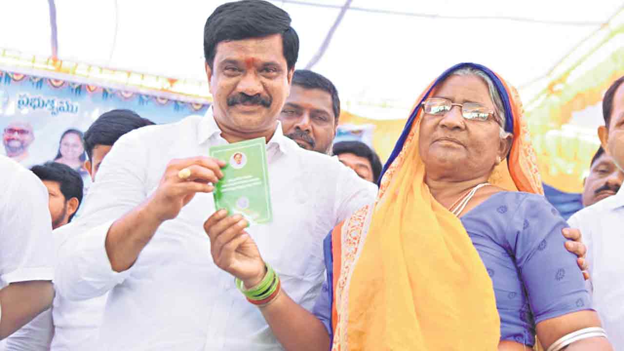 గిరిజనులకు ‘పోడు’తో భరోసా