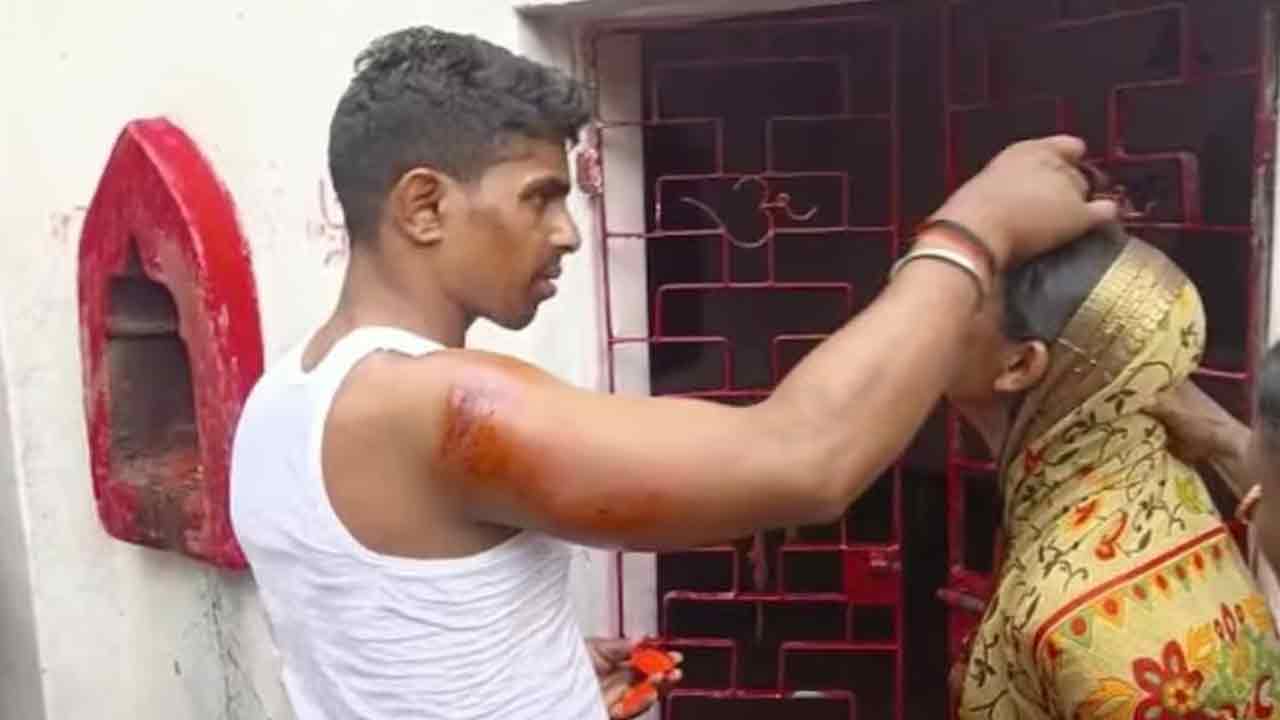ప్రియుడితో భార్యకు పెండ్లి చేసిన భర్త