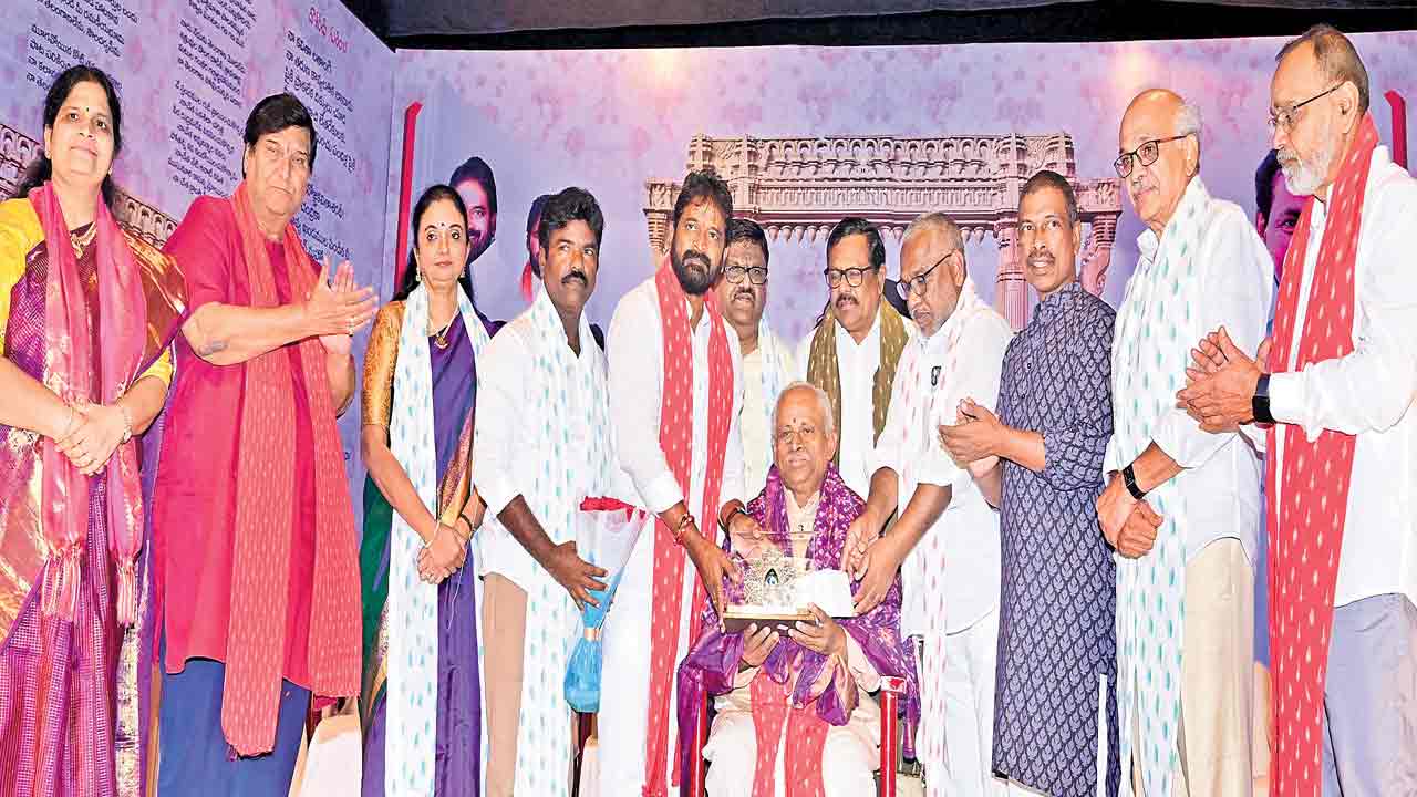 దాశరథి కలలు సాకారం.. ఆయన స్ఫూర్తితోనే కేసీఆర్‌ పాలన : మంత్రి వీ శ్రీనివాస్‌గౌడ్‌