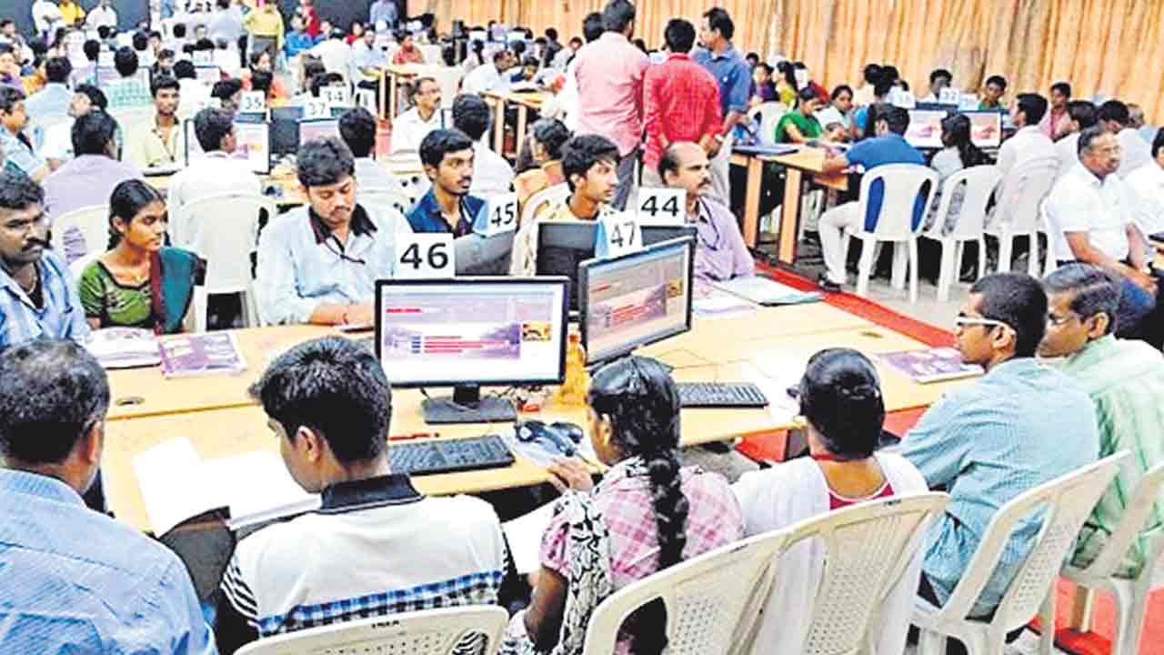 ఇంజినీరింగ్‌లో 77% ఫీజు రీయింబర్స్‌మెంట్‌