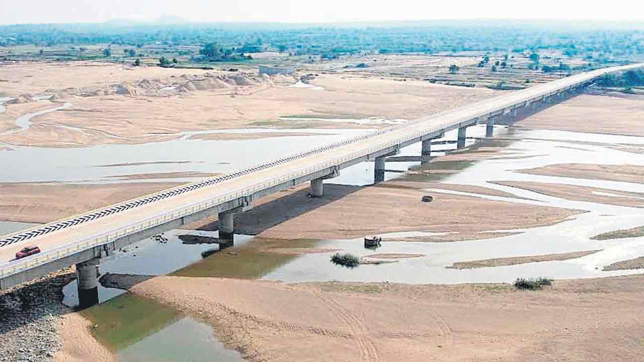 Khammampally bridge |  ఖమ్మంపల్లి వంతెనతో తీరిన దశాబ్దాల వెతలు.. భూపాలపల్లి-పెద్దపల్లి జిల్లాల మధ్య తప్పిన దూరాభారం