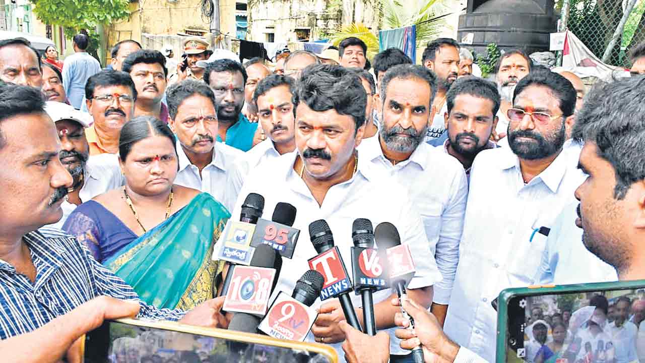 ముందు మీ ఇంటిని చక్కదిద్దుకోండి