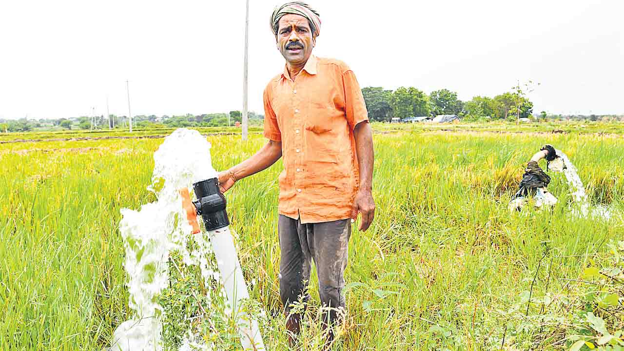 ఎడ్ల పెయ్యి కడగడానికీ సాలదు ఆ కరెంటు!
