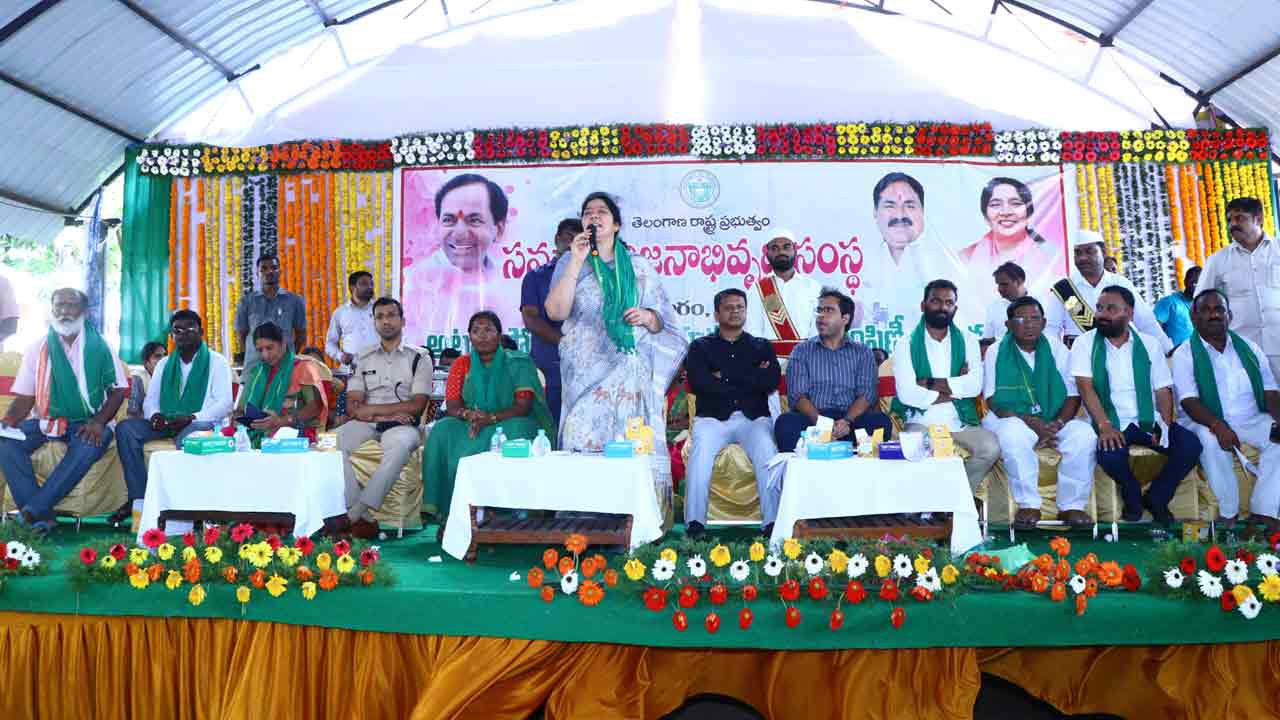 పోడు పట్టాలతో గిరిజనుల్లో వెలుగులు.. చిత్తశుద్ధితో పంపిణీ చేస్తున్న సీఎం కేసీఆర్‌