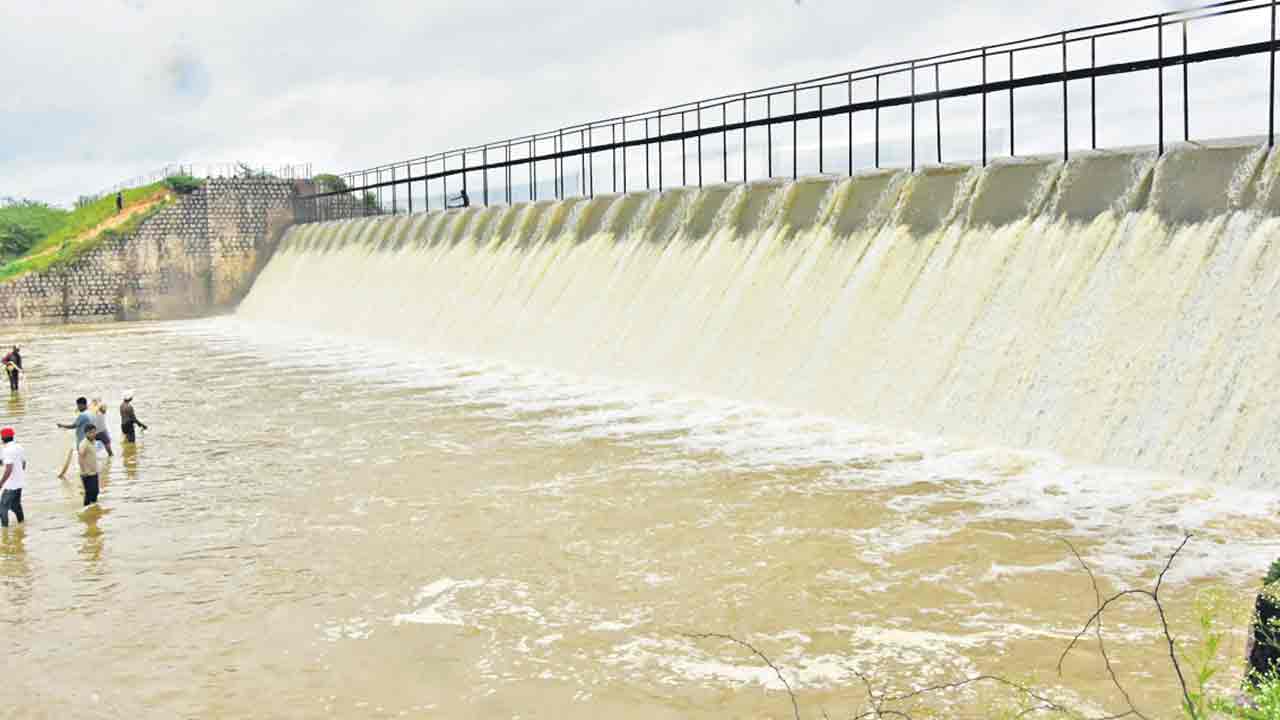 ఉప్పొంగంగ