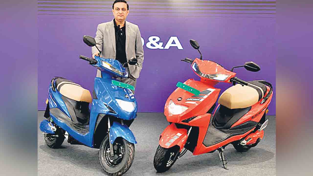 Lectrix EV | ఒక్కసారి ఛార్జ్‌ చేస్తే 100కి.మీ. వెళ్లే ఎలక్ట్రిక్‌ బైక్‌.. దీని ఫీచర్స్‌ తెలిస్తే వావ్‌ అనాల్సిందే!