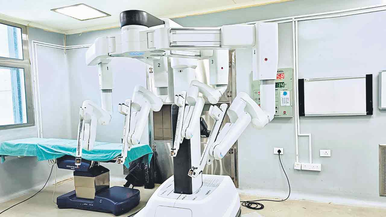 నిమ్స్‌కు అత్యాధునిక రోబో