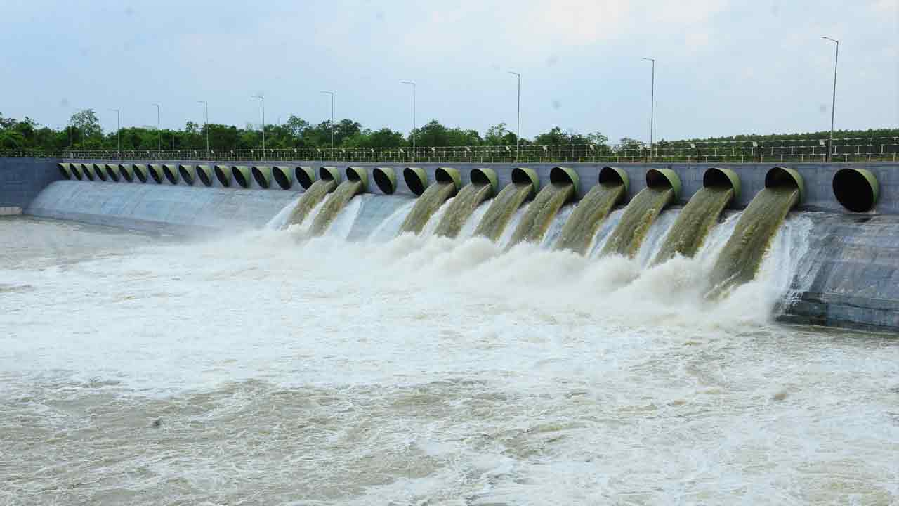 కాళేశ్వర జలం కర్షకులకు బలం