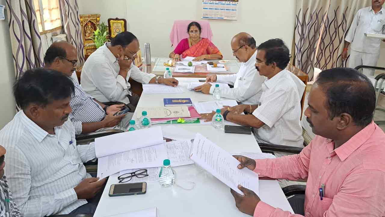 ప్రభుత్వ పథకాలపై అవగాహన కల్పించాలి