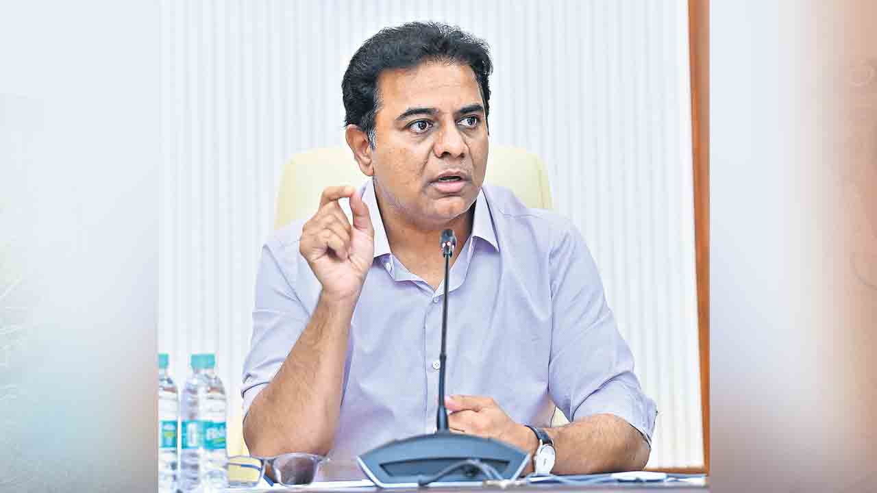 Minister KTR | సవాల్‌గా తీసుకోండి.. ప్రజలకు సహాయసహకారాలు అందించండి.. మున్సిపల్‌ అధికారులకు కేటీఆర్‌ పిలుపు