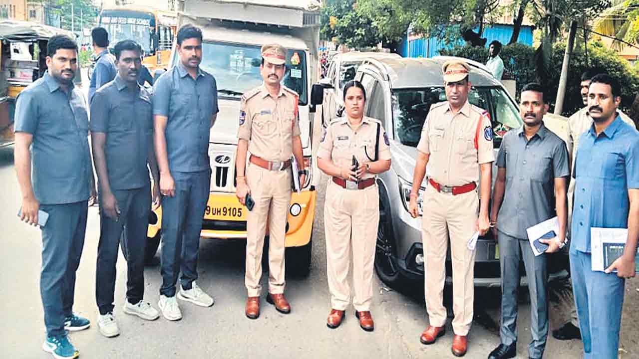 నకిలీ పత్రాలతో కార్లు విక్రయిస్తున్న వ్యక్తి అరెస్టు