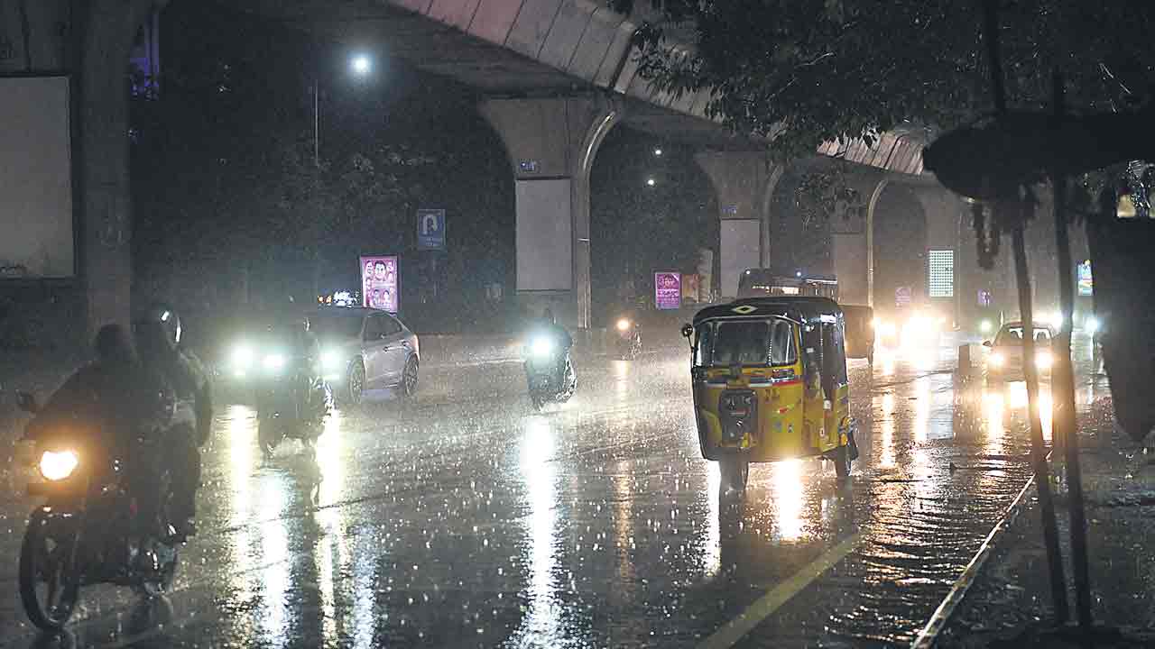 దంచికొట్టిన వాన