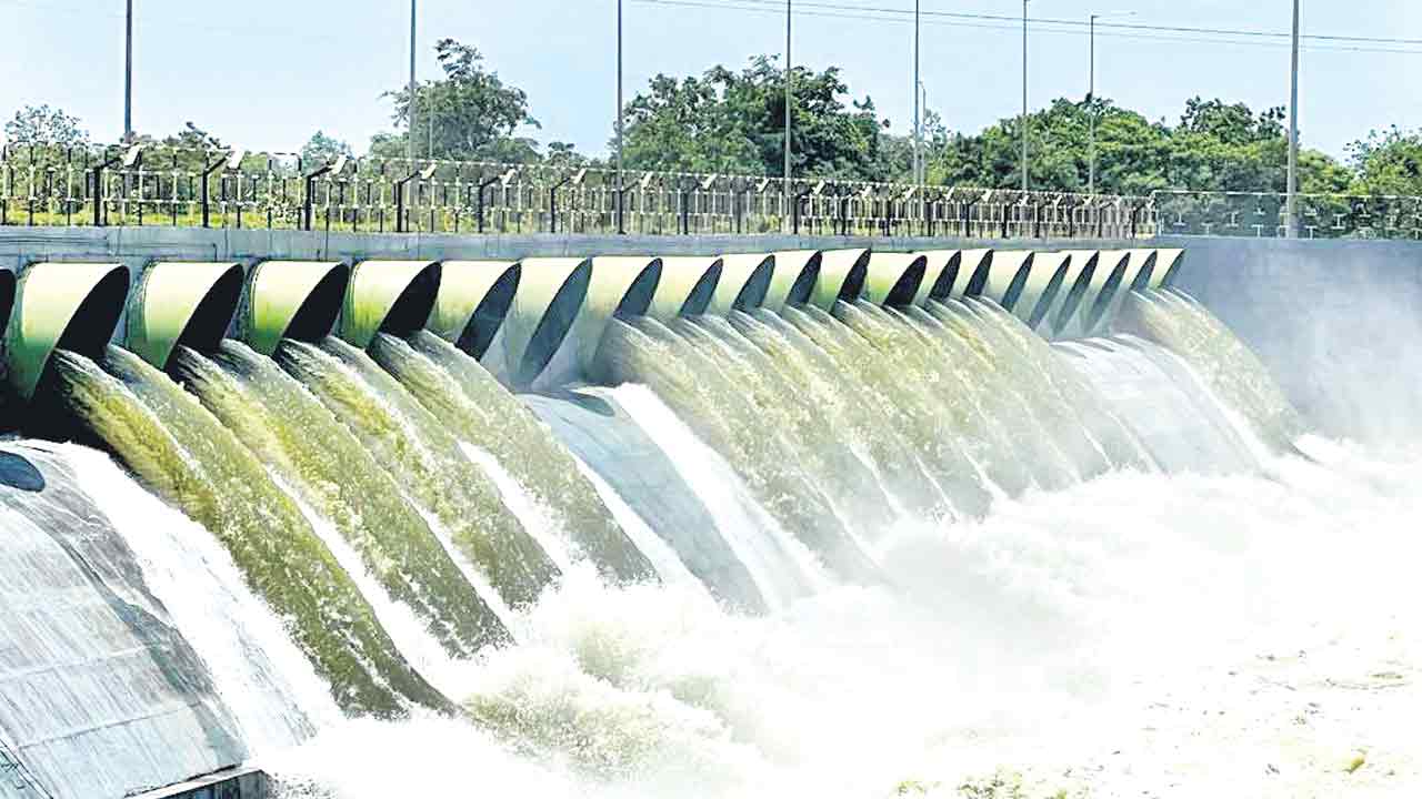 కెరటాల్లా కాళేశ్వర జలాలు